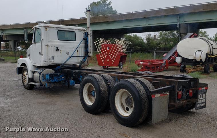 image for item BW9204 1993 White GMC WG truck cab and chassis