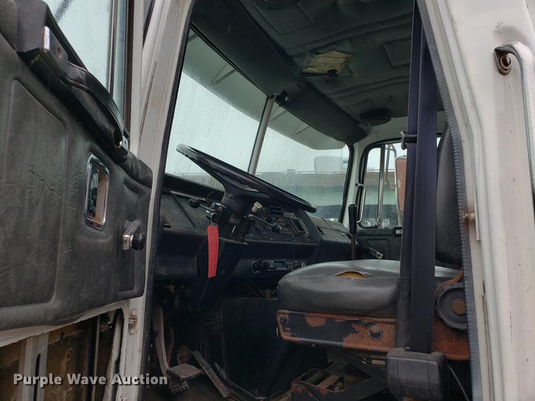 image for item BW9204 1993 White GMC WG truck cab and chassis