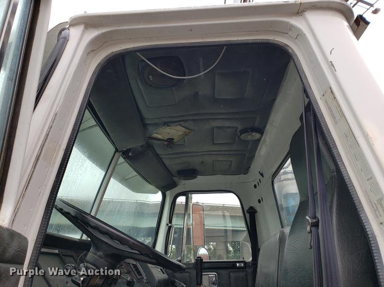 image for item BW9204 1993 White GMC WG truck cab and chassis