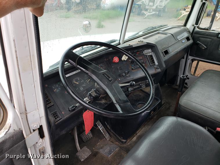 image for item BW9204 1993 White GMC WG truck cab and chassis