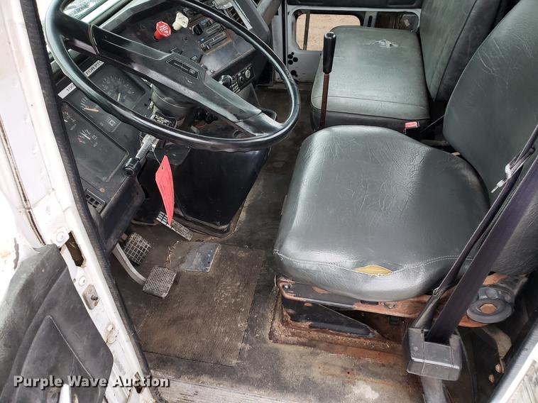 image for item BW9204 1993 White GMC WG truck cab and chassis