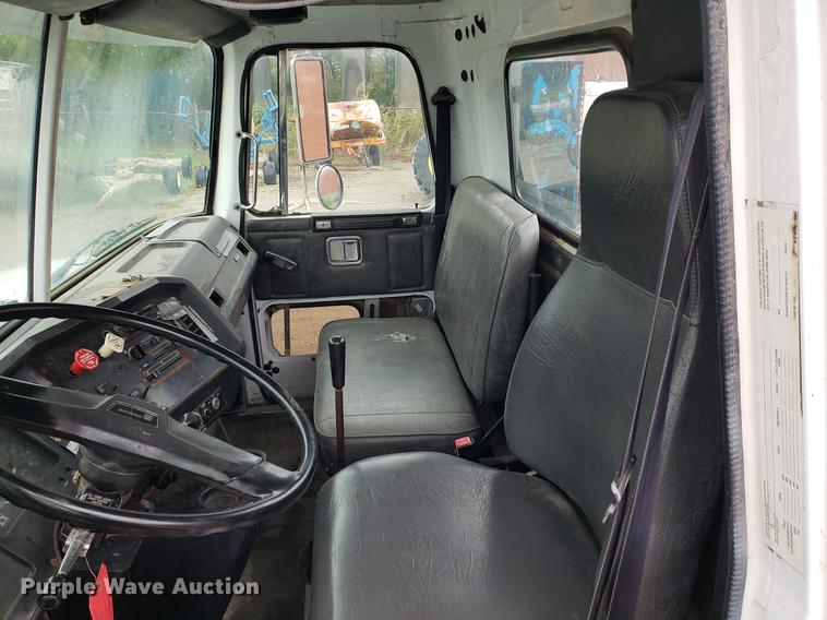 image for item BW9204 1993 White GMC WG truck cab and chassis