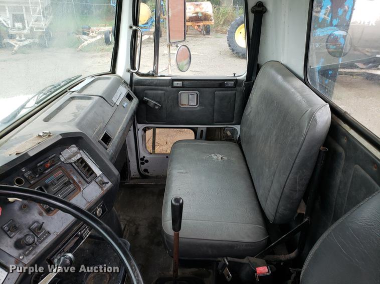 image for item BW9204 1993 White GMC WG truck cab and chassis