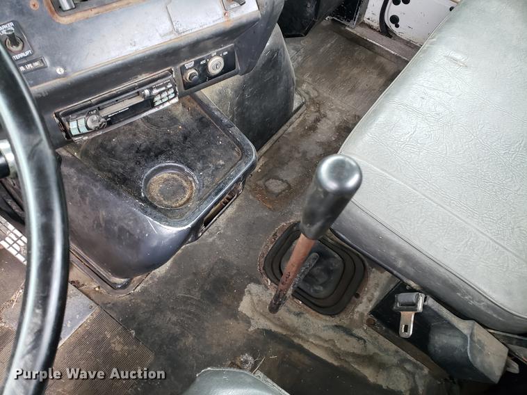 image for item BW9204 1993 White GMC WG truck cab and chassis