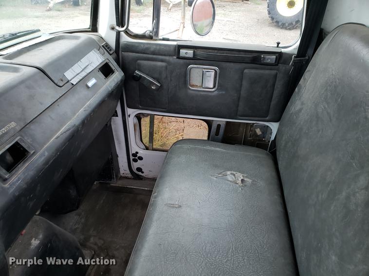 image for item BW9204 1993 White GMC WG truck cab and chassis