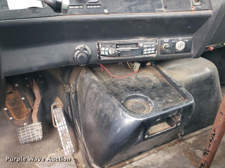 image for item BW9204 1993 White GMC WG truck cab and chassis