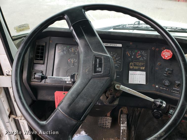 image for item BW9204 1993 White GMC WG truck cab and chassis