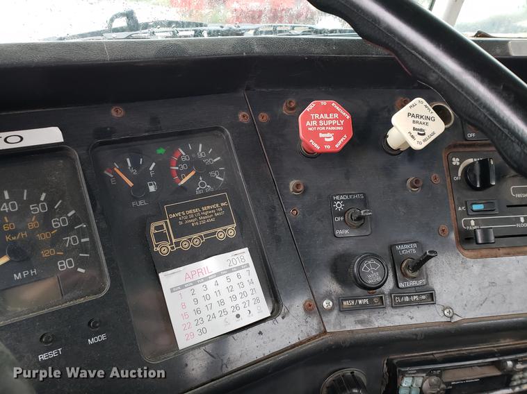 image for item BW9204 1993 White GMC WG truck cab and chassis