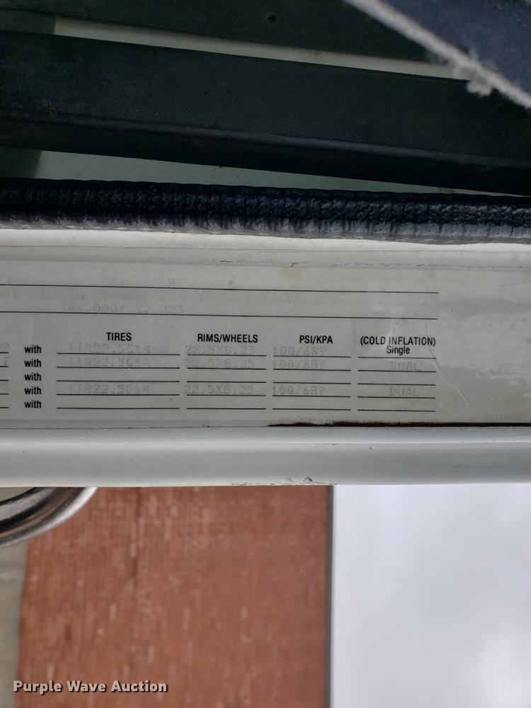 image for item BW9204 1993 White GMC WG truck cab and chassis