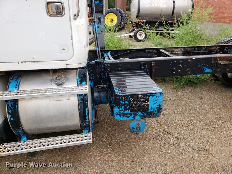 image for item BW9204 1993 White GMC WG truck cab and chassis