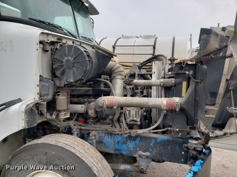 image for item BW9204 1993 White GMC WG truck cab and chassis