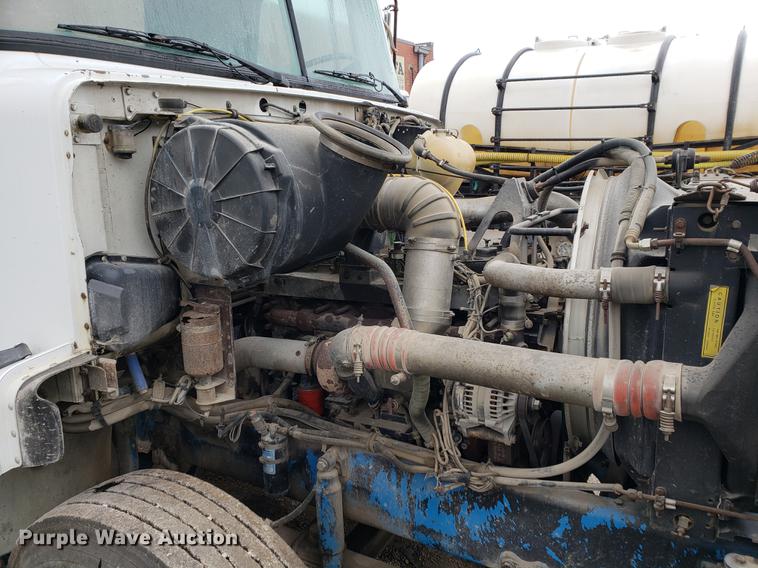 image for item BW9204 1993 White GMC WG truck cab and chassis