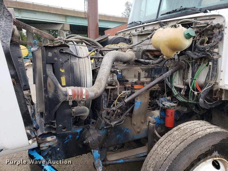 image for item BW9204 1993 White GMC WG truck cab and chassis