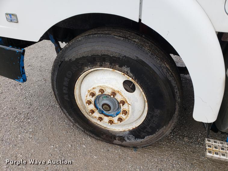 image for item BW9204 1993 White GMC WG truck cab and chassis