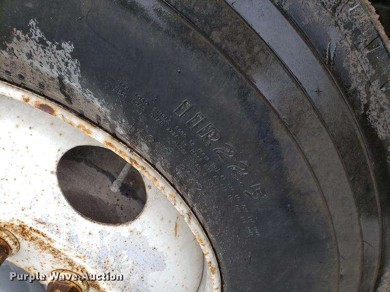 image for item BW9204 1993 White GMC WG truck cab and chassis