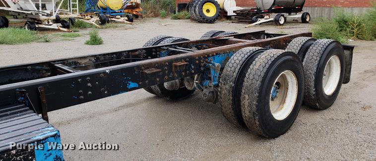 image for item BW9204 1993 White GMC WG truck cab and chassis