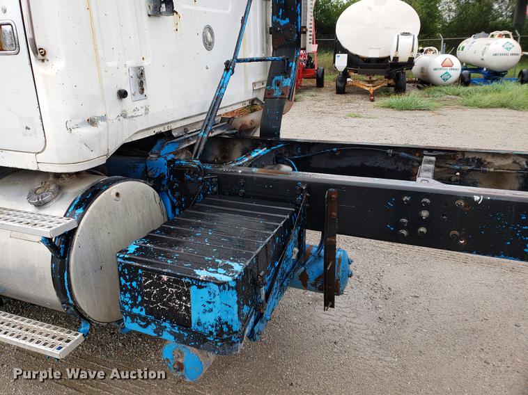 image for item BW9204 1993 White GMC WG truck cab and chassis