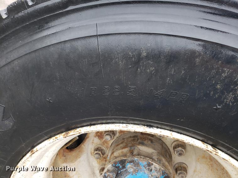 image for item BW9204 1993 White GMC WG truck cab and chassis