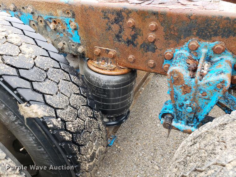 image for item BW9204 1993 White GMC WG truck cab and chassis