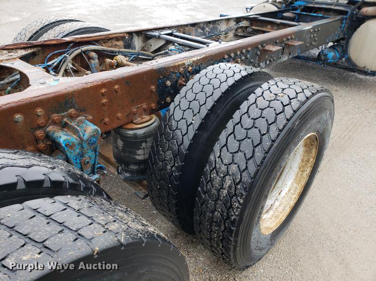 image for item BW9204 1993 White GMC WG truck cab and chassis