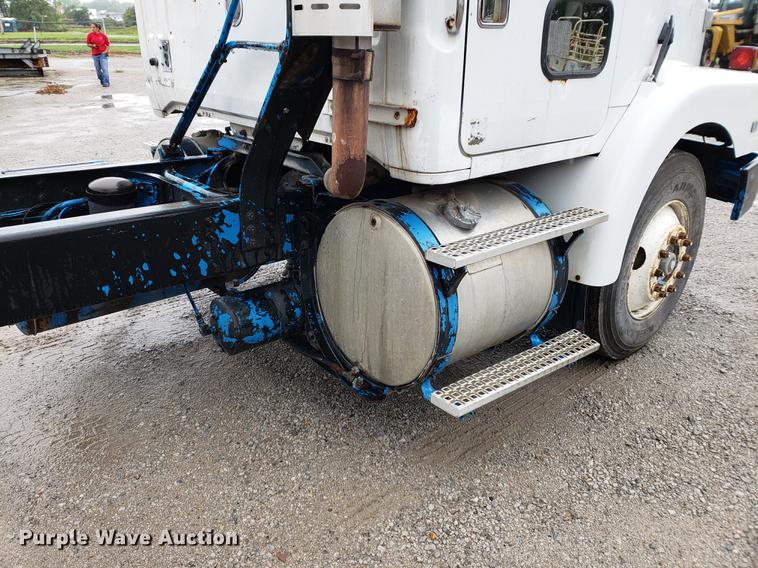 image for item BW9204 1993 White GMC WG truck cab and chassis