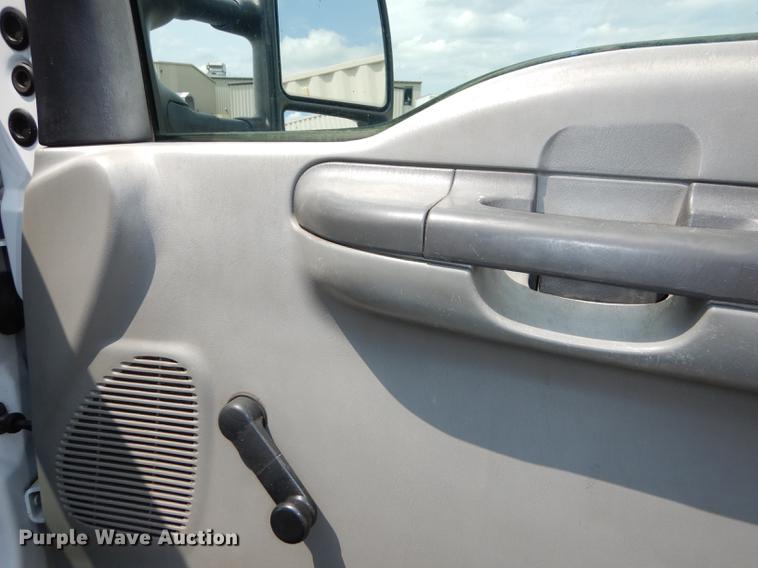 image for item DB8277 2003 Ford F350 Super Duty Crew Cab pickup truck