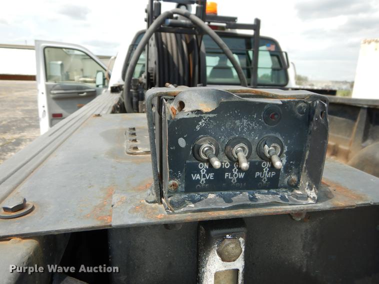 image for item DB8277 2003 Ford F350 Super Duty Crew Cab pickup truck