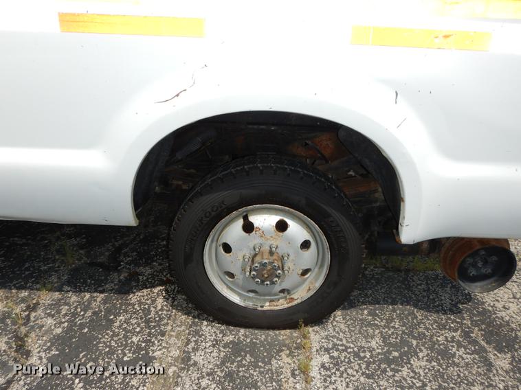 image for item DB8277 2003 Ford F350 Super Duty Crew Cab pickup truck