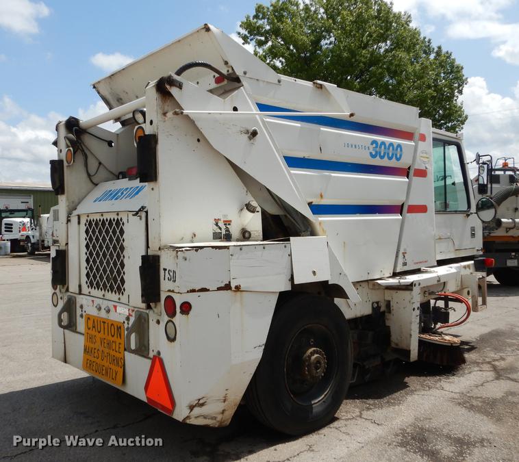 image for item DB8289 2004 Johnston 3000 street sweeper