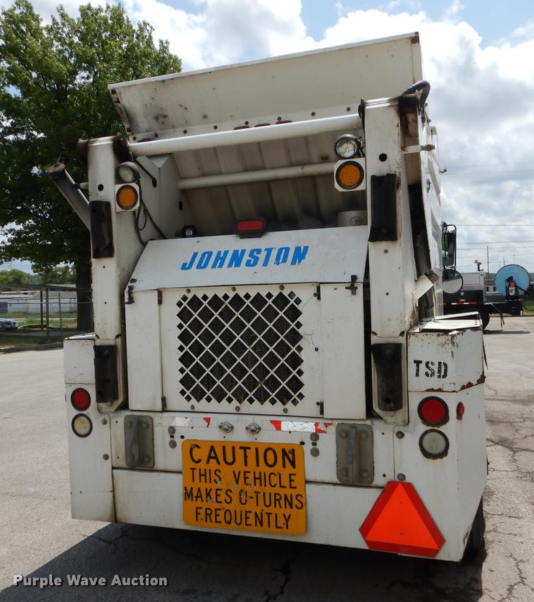 image for item DB8289 2004 Johnston 3000 street sweeper