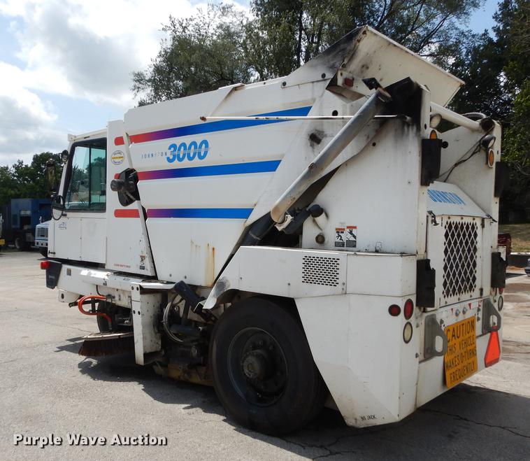 image for item DB8289 2004 Johnston 3000 street sweeper