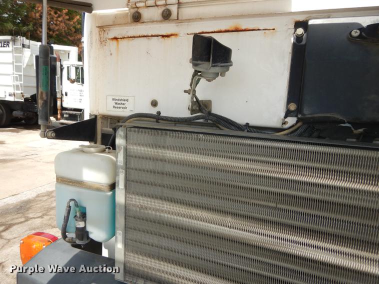 image for item DB8289 2004 Johnston 3000 street sweeper