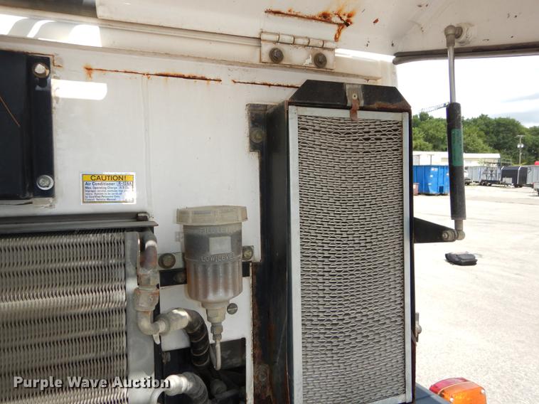 image for item DB8289 2004 Johnston 3000 street sweeper