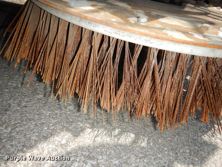 image for item DB8289 2004 Johnston 3000 street sweeper