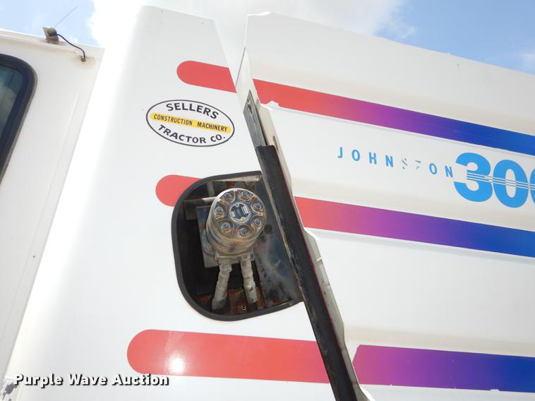 image for item DB8289 2004 Johnston 3000 street sweeper