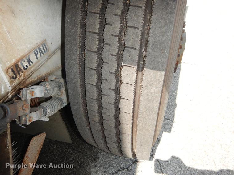 image for item DB8289 2004 Johnston 3000 street sweeper