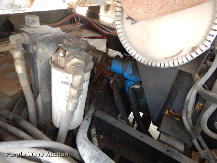 image for item DB8289 2004 Johnston 3000 street sweeper