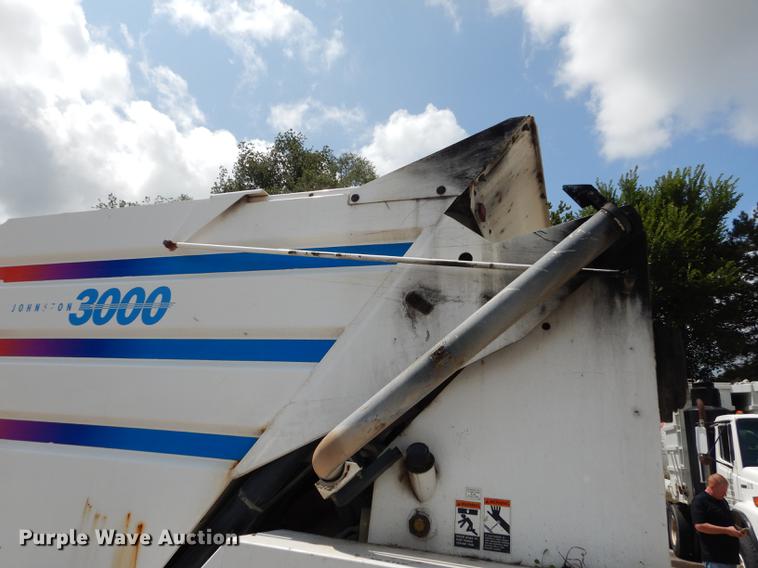 image for item DB8289 2004 Johnston 3000 street sweeper