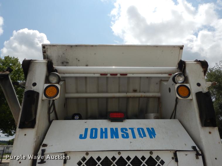 image for item DB8289 2004 Johnston 3000 street sweeper