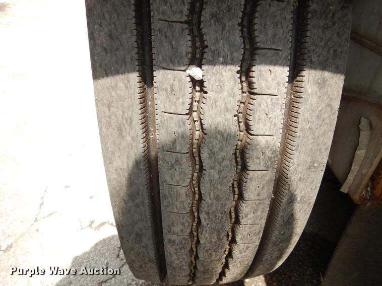 image for item DB8289 2004 Johnston 3000 street sweeper