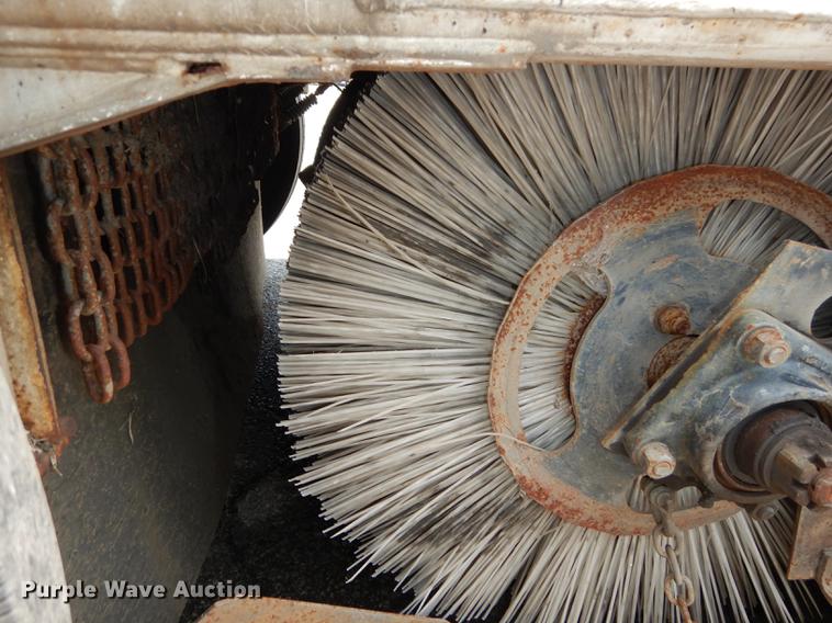 image for item DB8289 2004 Johnston 3000 street sweeper