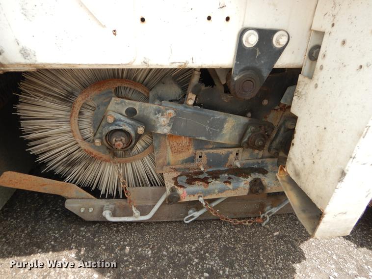 image for item DB8289 2004 Johnston 3000 street sweeper