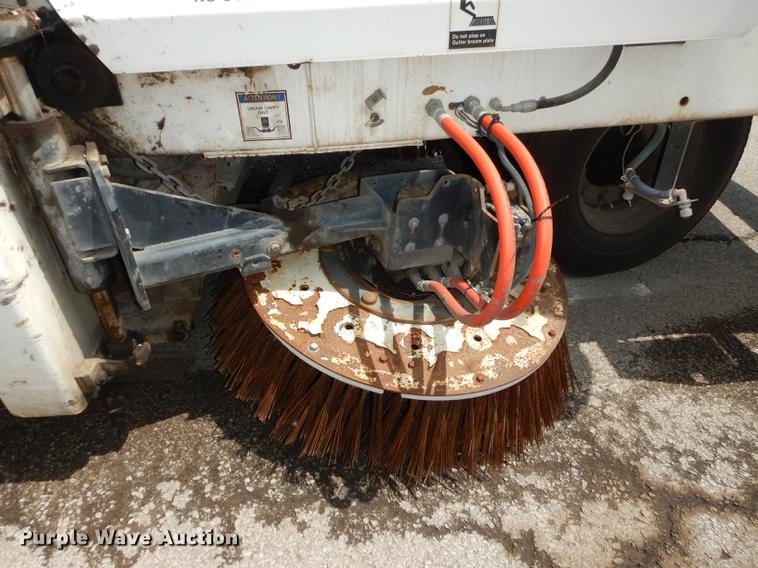 image for item DB8289 2004 Johnston 3000 street sweeper