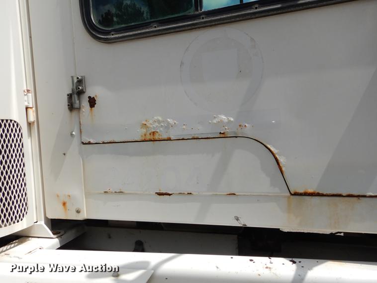 image for item DB8289 2004 Johnston 3000 street sweeper