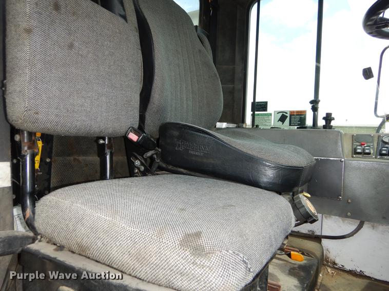 image for item DB8289 2004 Johnston 3000 street sweeper