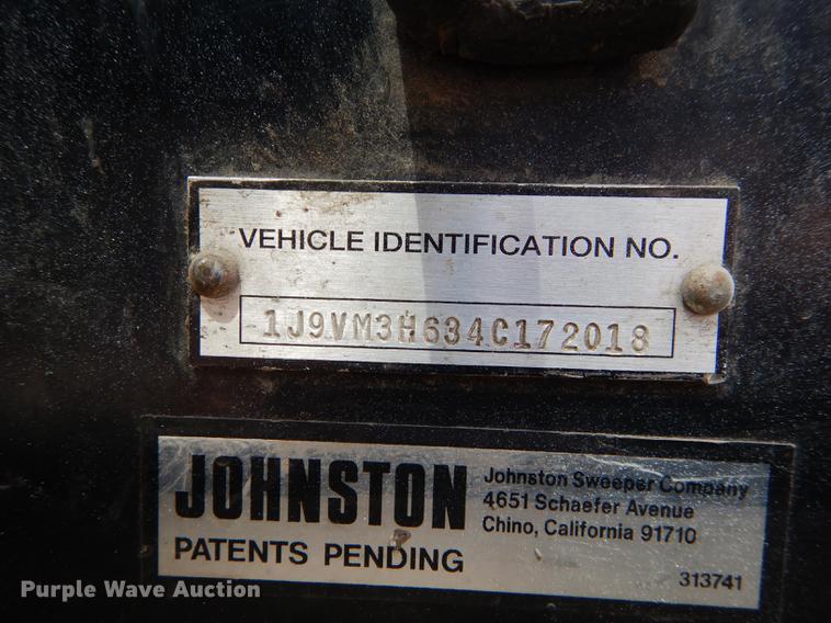 image for item DB8289 2004 Johnston 3000 street sweeper