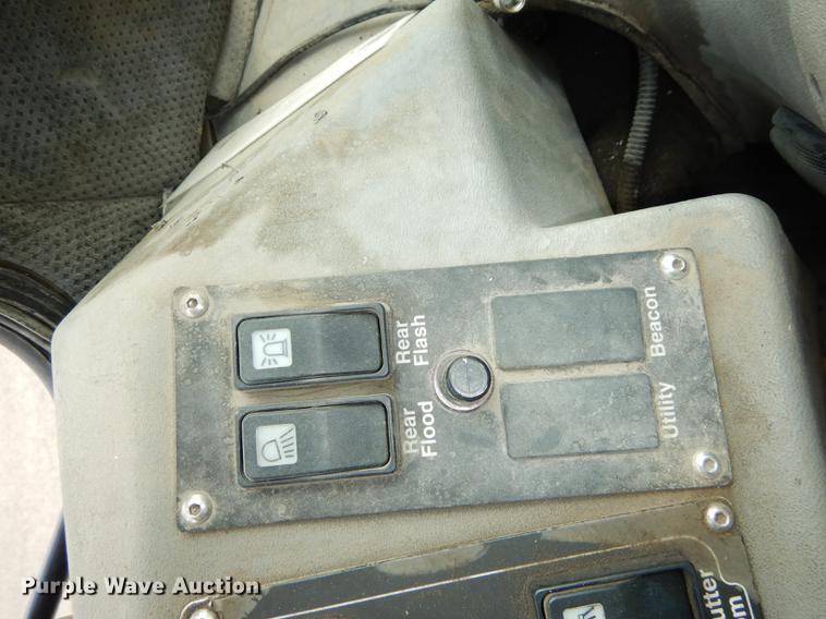 image for item DB8289 2004 Johnston 3000 street sweeper