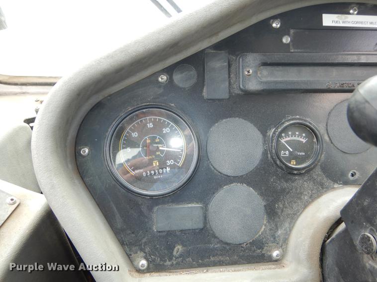 image for item DB8289 2004 Johnston 3000 street sweeper