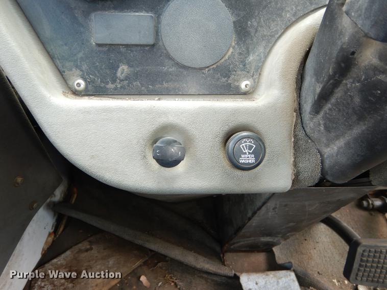 image for item DB8289 2004 Johnston 3000 street sweeper