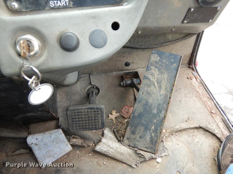 image for item DB8289 2004 Johnston 3000 street sweeper